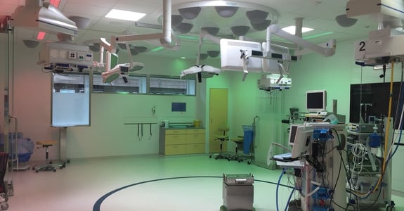 Ergonomisk lys fra Chromaviso på operationsgangen på NÄL
