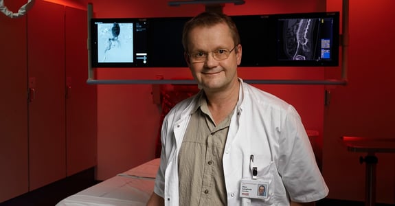 Doctor Sten Langfelt in ergonomic light at the imaging department